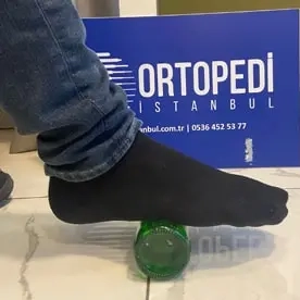 Topuk dikeni (plantar fasiit) için donmuş şişe yuvarlama ark egzersizi